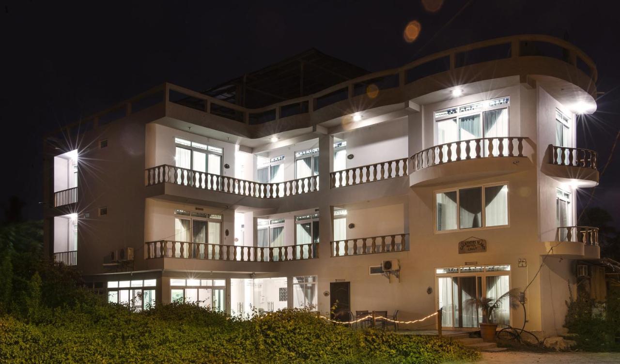 Hotel Cally Пуэрто-Вильямиль Экстерьер фото